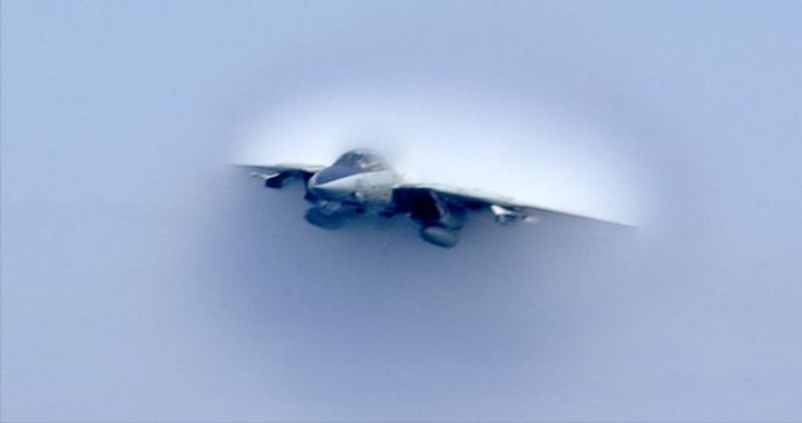 F-14 Tomcat engine explode after Sonic boom due to compression failure