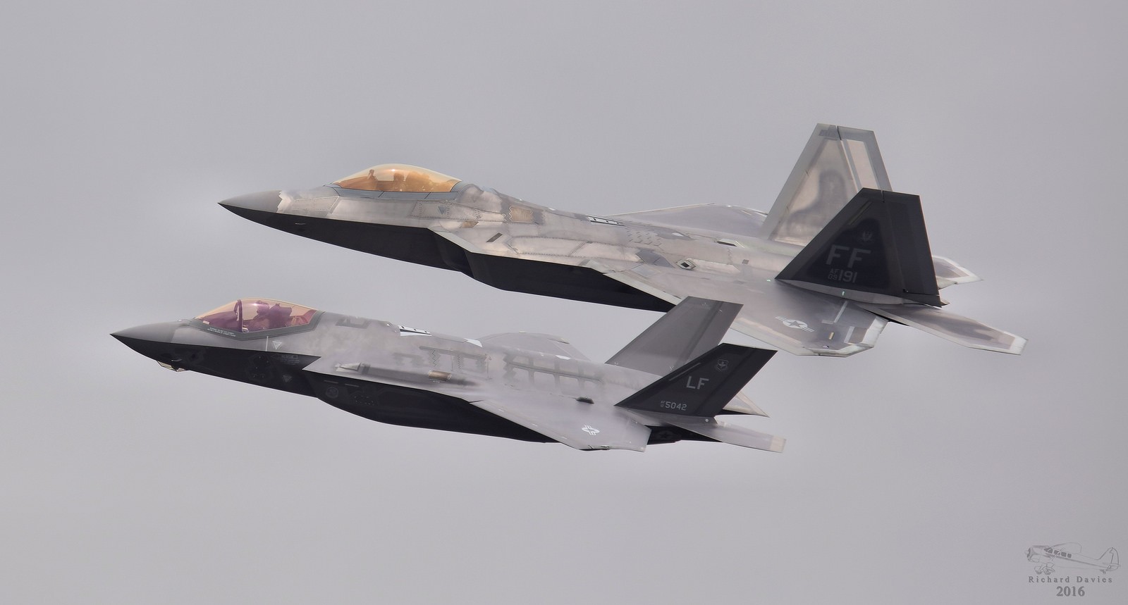 Lockheed Martin F 22 Raptor Vs Lockheed Martin F 35 Lightning Ii Head To Head Comparison