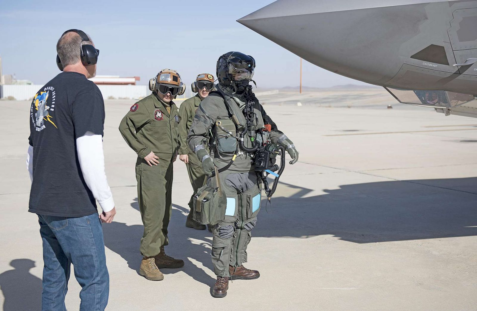 U.S. Air Force has tested a suit designed to protect the pilot from Chemical and ...1600 x 1045