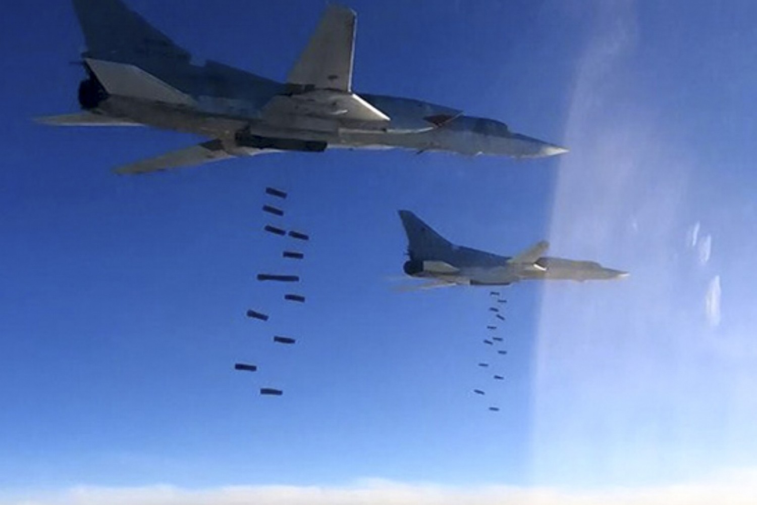 Footage of Russian Bombers high altitude carpet bombing mission over Syria