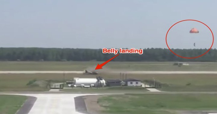 Video of pilot ejecting from Hungarian Gripen jet after belly landing