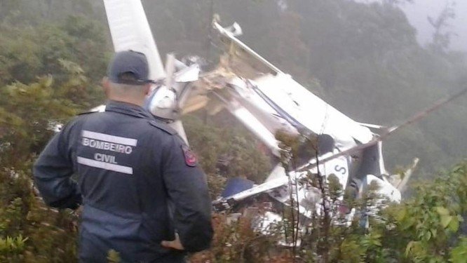 6 dead in a Helicopter crash in Campos do Jordão, São Paulo, Brazil