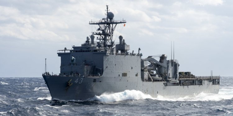USS Fort McHenry amphibious warship 