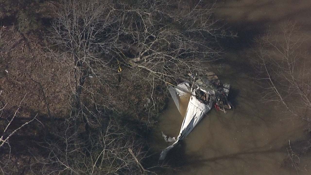 Cessna 182S Skylane crashed in Franklin County pond, 3 Dead