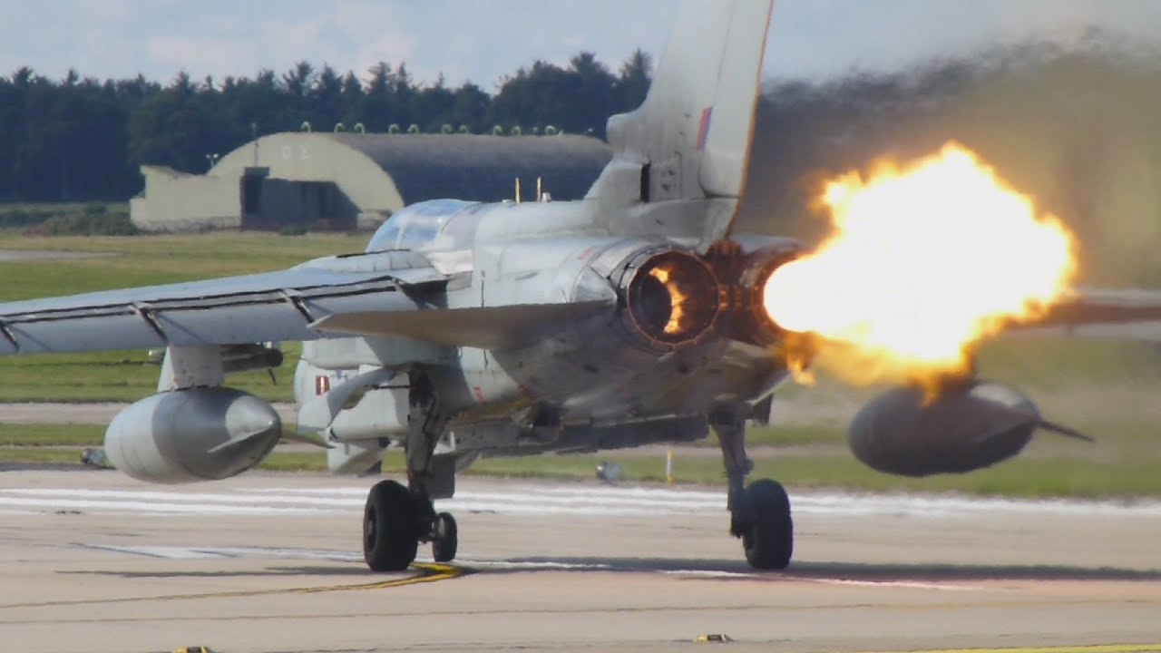 Footage of RAF Tornado fighter jet aborted takeoff due to engine issue
