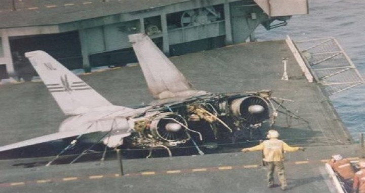 That Time F-14A Tomcat fighter jet split into two pieces