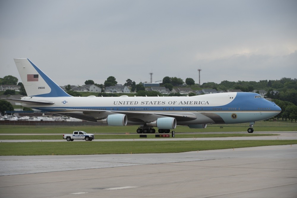 Air-Force-One-presidential-plane