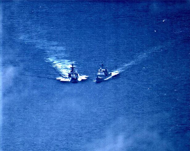Photo and Video of Near-collision between U.S. and Russian warships in the Pacific