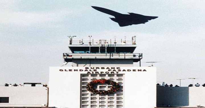 SR-71 Blackbird pilot buzzed the Commercial Airport tower just like Tom Cruise did In 'Top Gun' movie