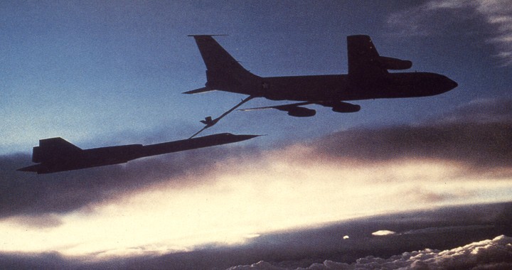 SR-71 Pilot explains why the Blackbird had to refuel after takeoff