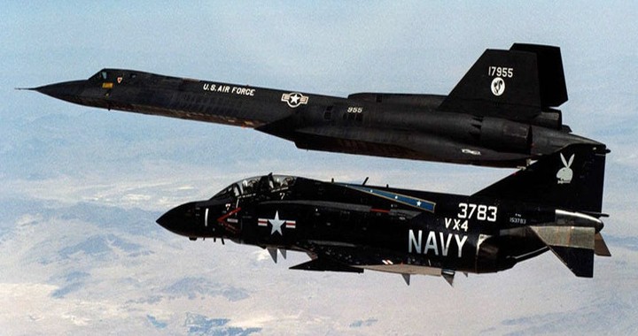 See How F-4 Phantom II “Protected” an SR-71 Blackbird from a Meteor Attack