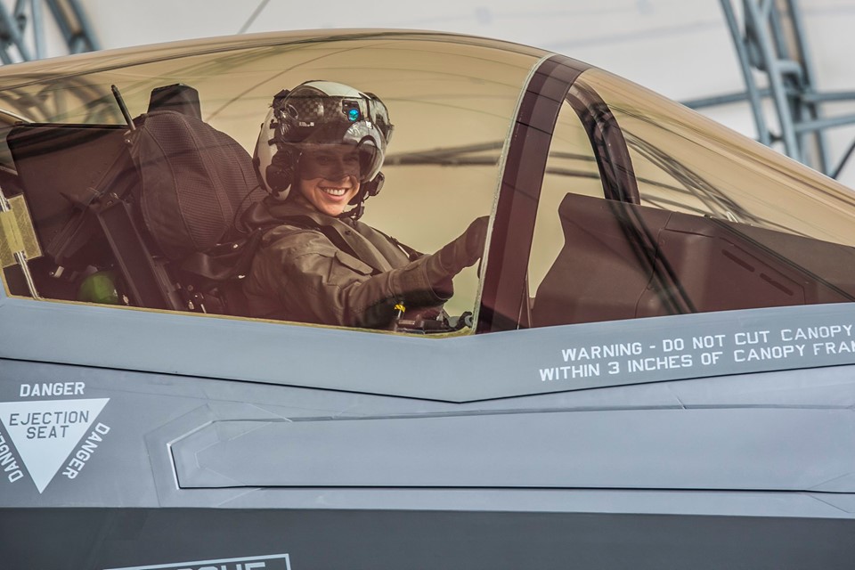 Capt. Anneliese Satz becomes first female Marine to pilot F-35B fighter jet