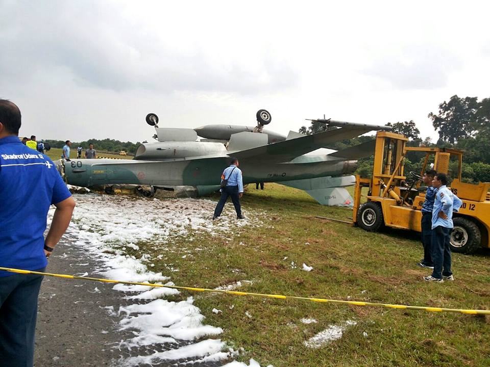 Alleged Photos Shows Damaged Indonesian Air Force F-16B During Runway Overrun