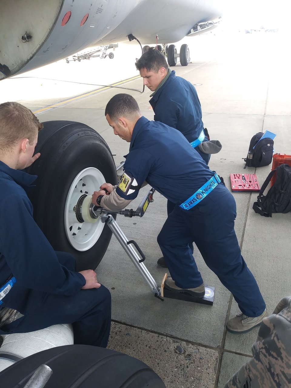 U.S. Air Force Invented A New Tool To Change The 28 Tires On C-5M Super Galaxy