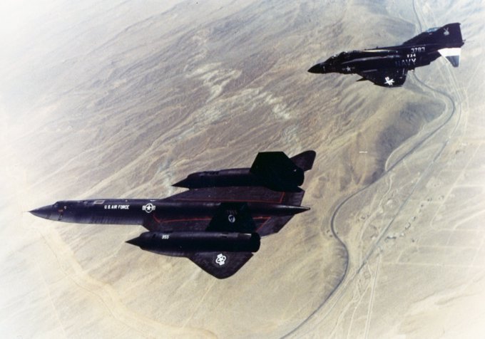 That Time F-4 Phantom II Saved An SR-71 Blackbird From A Meteor Attack