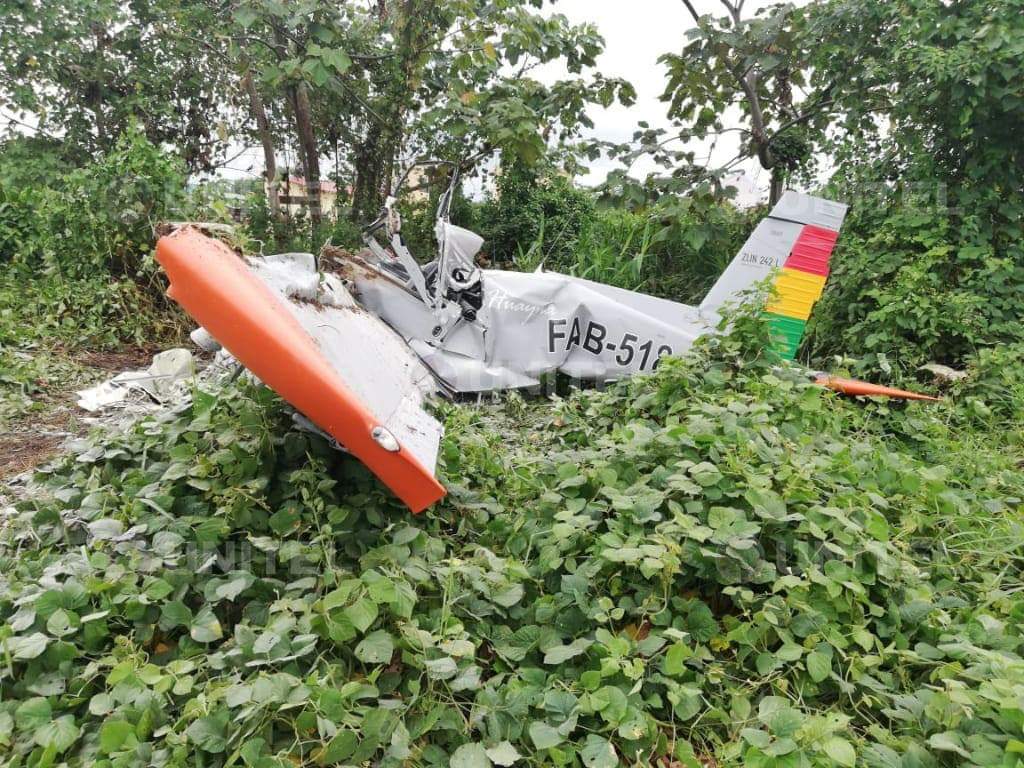 Bolivian Air Force Zlín 242L Trainer Aircraft Crashes Killing Instructor & Student Pilot