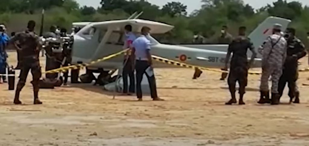 Sri Lanka Air Force Cessna 150L Trainer Aircraft Makes Emergency Landing At Irakkandi