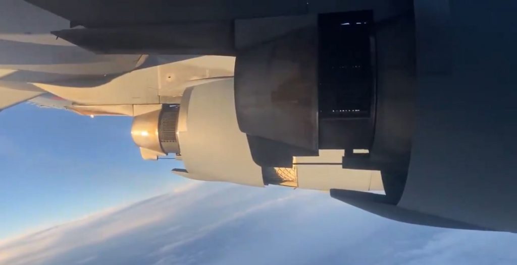 Watch: C-17 Globemaster III Reverse Idle Tactical Descent From 30000ft to 5000ft IN 58 Seconds